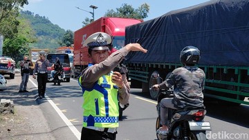Arus Mudik Mulai Padat di Garut, One Way Diberlakukan di Jalur Limbangan