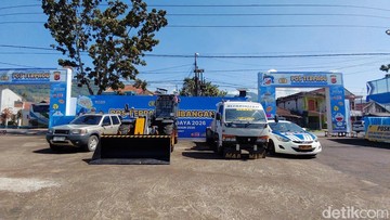 Antisipasi Bencana Longsor, Pemkab Garut Kerahkan Alat Berat di Jalur Utama Pemudik