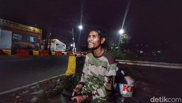 Kisah Inspiratif Asep: Menyusuri Ratusan Kilometer Jalan Kaki Demi Bertemu Ibu di Kampung Halaman