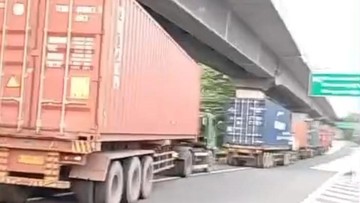 Kontroversi Pengawalan Truk Kontainer oleh Oknum TNI di Tol Japek, Polisi Turun Tangan