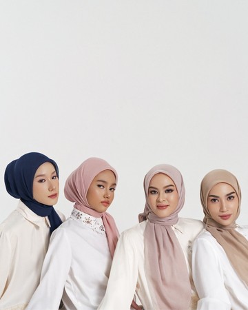 Gaya hijab yang bisa kamu pakai saat Lebaran 2026. Foto: Dok. Instagram @jennaandkaia.official.