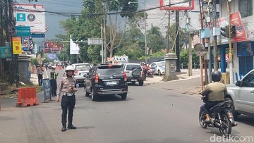 Strategi Jitu Polisi Terapkan Sistem Satu Arah Atasi Kemacetan Parah di Jalur Wisata Lembang