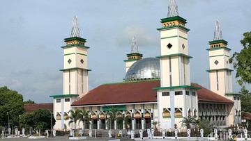 Menguak Jejak Sejarah Masjid Agung Garut: Saksi Bisu Dua Abad Perjalanan Kota Intan