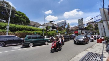 Arus Wisatawan Mulai Terpantau Naik, Begini Kondisi Terkini Jalur Bandung-Lembang Hari Kedua Lebaran