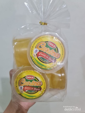 Manisan Carica merupakan salah satu buah tangan khas Dieng