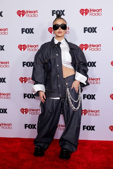 Kilau Internasional Agnez Mo di Red Carpet iHeartRadio Music Awards 2026: Sorotan Penampilan Memukau