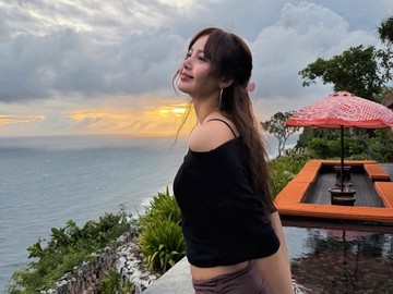 Momen Ulang Tahun Lisa BLACKPINK Dirayakan di Bali: Pesona Jarik Batik hingga Petualangan ATV