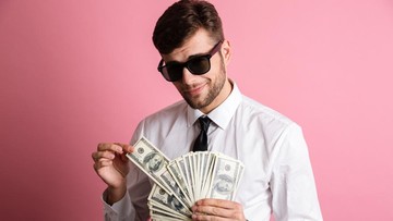 Video viral di Instagram mengklaim ada kebiasaan pegang HP atau gadget yang bisa membedakan antara orang kaya sungguhan dengan yang bukan. Foto: Drobotdean/Freepik