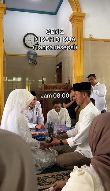 Viral tren Gen Z nikah di KUA tanpa resepsi. Hemat biaya, pasangan ini pilih langsung healing sore harinya. Foto: Dok. TikTok @hanahindayanti.