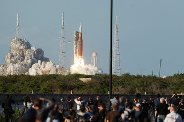 Artemis II Kembali ke Bulan: Momen Bersejarah Peluncuran Roket SLS dan Kapsul Orion