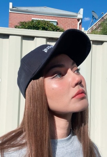 Pesona Baru Rina Nose di Melbourne: Liburan Romantis Bersama Suami Pasca Transformasi Penampilan