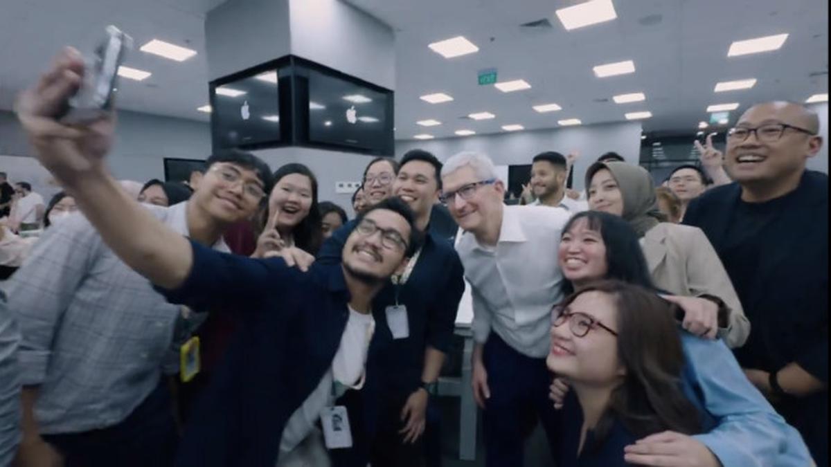 Apple Menyongsong Emas: 50 Tahun Inovasi dan Kisah Pengguna yang Menginspirasi
