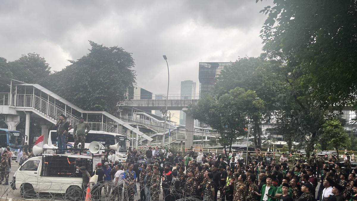 Aksi Massa di Gedung KPK: Banser Geruduk Merah Putih, Soroti Penetapan Tersangka Yaqut Cholil Qoumas