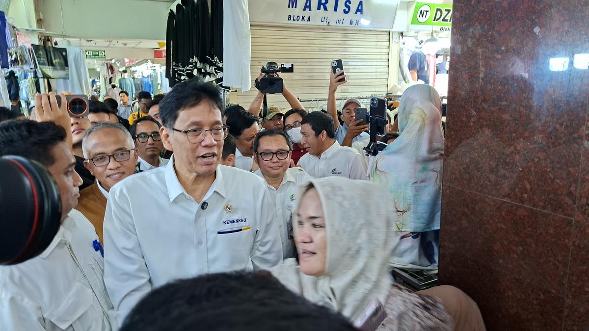 Menkeu Purbaya Pastikan Ekonomi RI Stabil Usai Blusukan ke Pasar Tanah Abang: Daya Beli Masyarakat Masih Kuat!