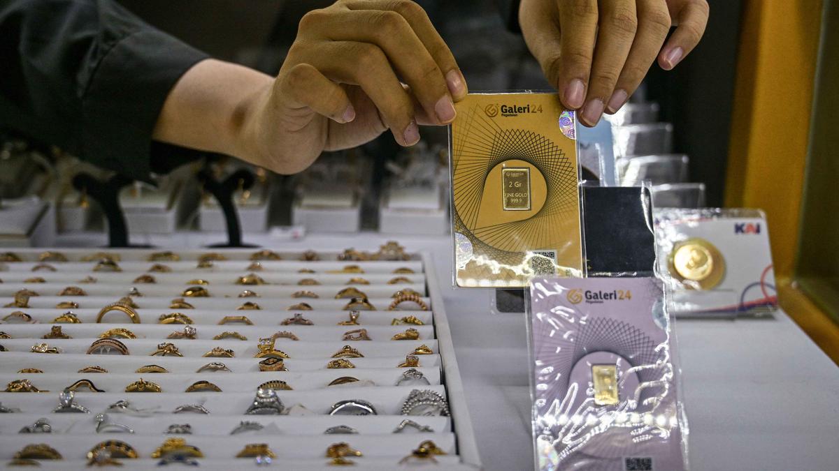 Analisis Harga Emas: Prospek Fluktuatif di Tengah Ketidakpastian Global, Peluang dan Tantangan untuk Investor