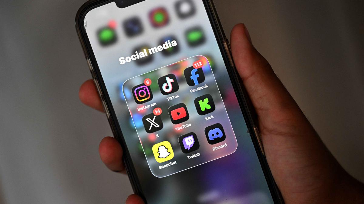 Era Baru Perlindungan Anak di Dunia Digital: Pembatasan Medsos di Bawah Umur 16 Tahun Mulai Berlaku di Indonesia