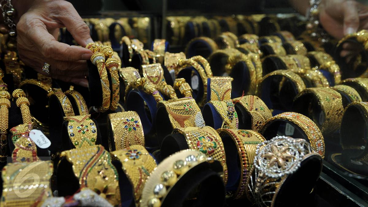 Membedah Investasi Emas: Antara Kilau Perhiasan dan Keamanan Emas Batangan
