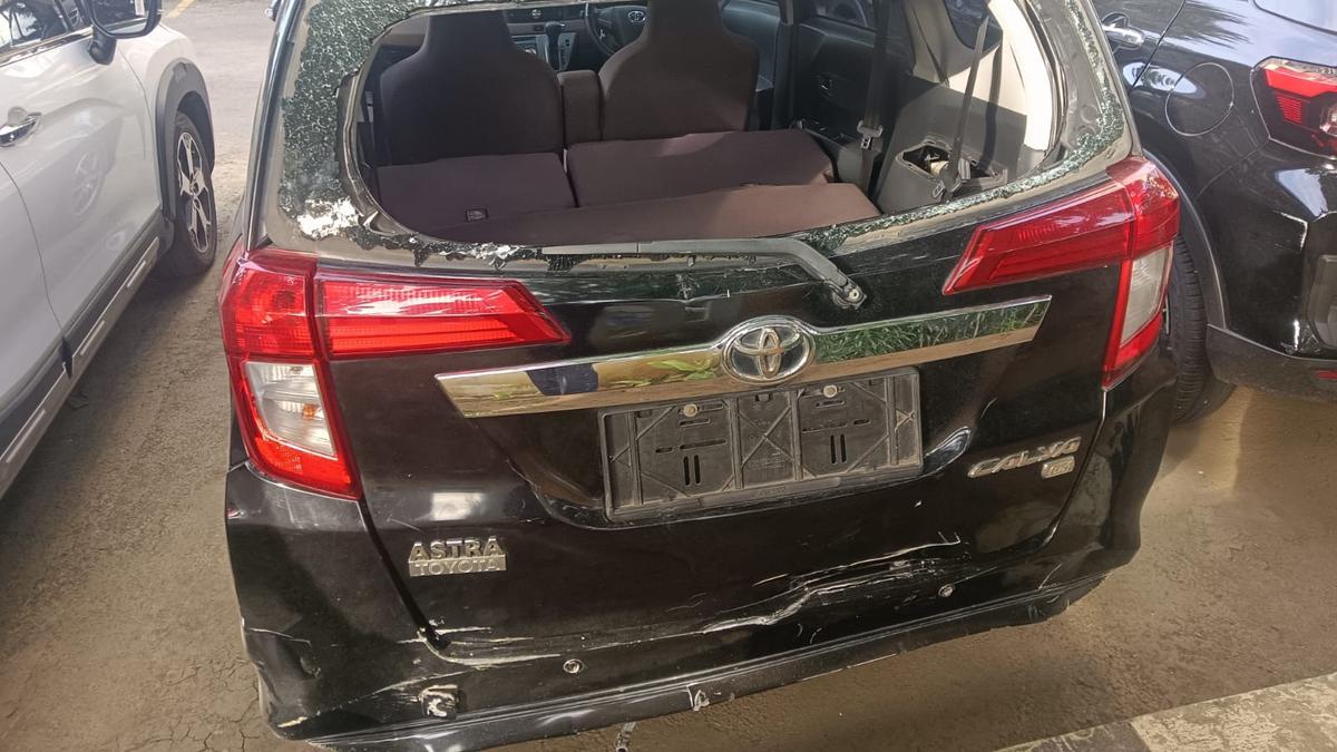 Terungkapnya Tabir di Balik Pengemudi Calya Ugal-ugalan: Dari Kecelakaan Gunung Sahari hingga Jeratan Hukum Senjata Tajam