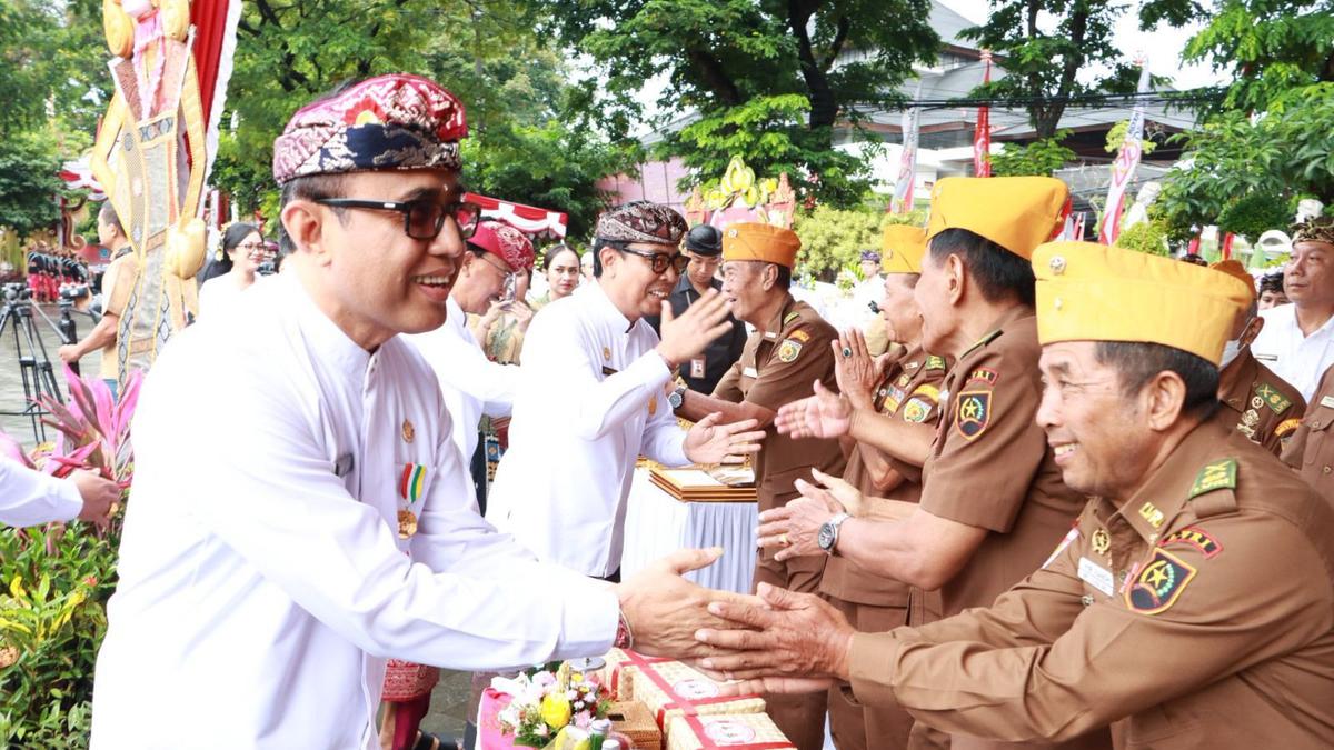 Denpasar Menggelar Upacara Peringatan Hari Jadi: Apresiasi untuk ASN, Pelestari Budaya, dan Pelayanan Publik Prima